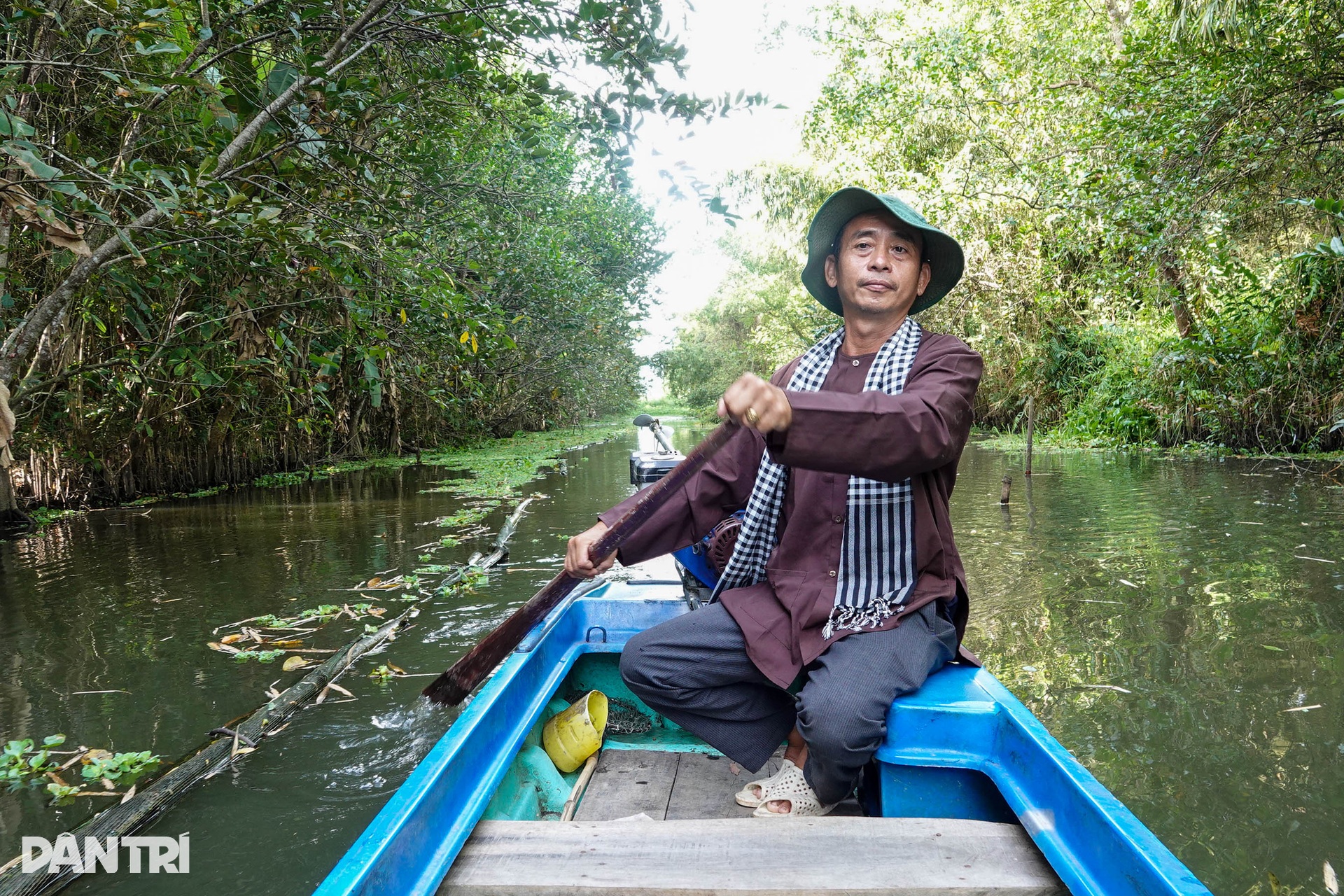 Khách Tây mê mẩn đi vỏ lãi tham quan rừng tràm, ngắm chim cò ở miền Tây - 6