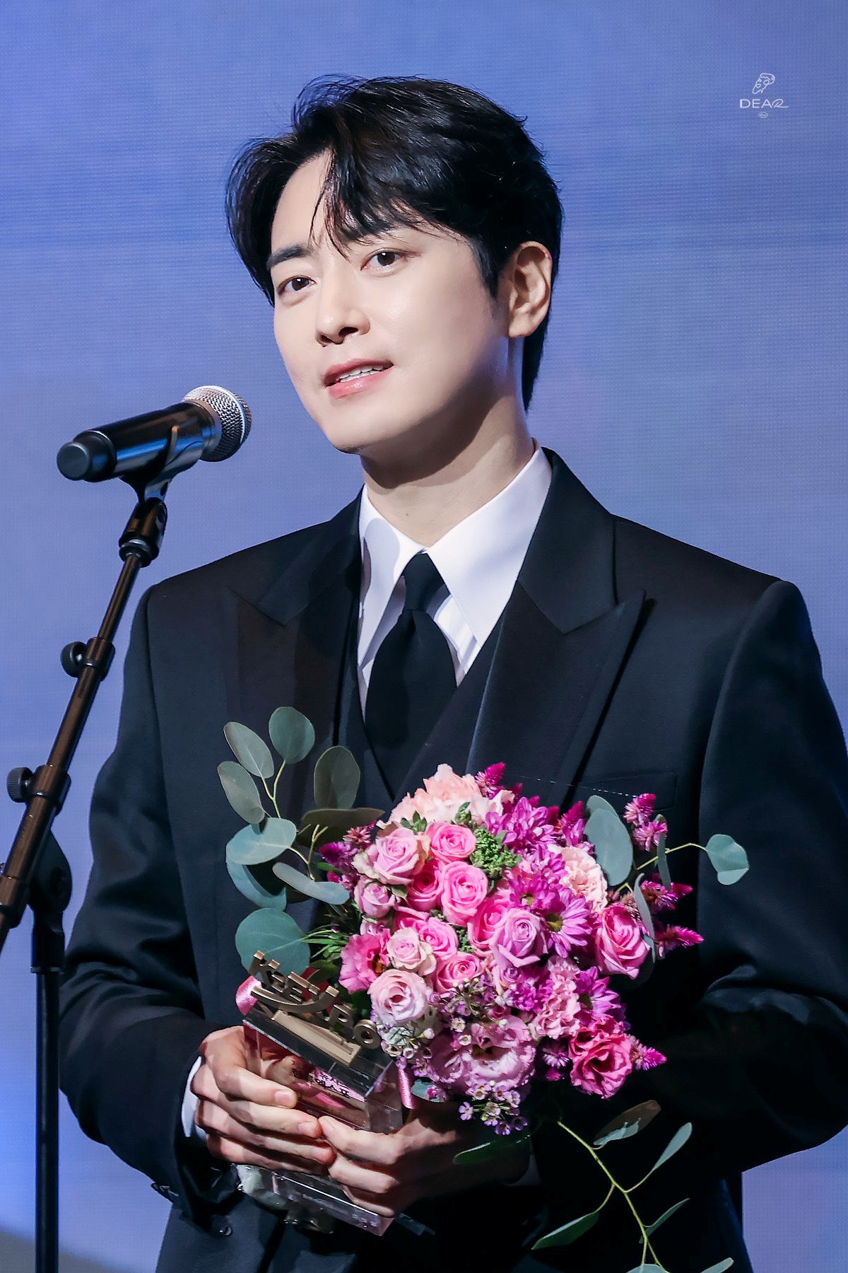 Mỹ nam đóng cùng lúc 2 phim Hàn đang cực hot: Hậu duệ hoàng tộc “hàng real”, cao quý từ phim đến đời- Ảnh 3.