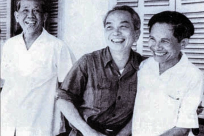 Tổng bí thư Lê Duẩn, đại tướng Võ Nguyên Giáp và ông Hồ Nghinh trong một lần gặp mặt tại Quảng Nam - Đà Nẵng. Ảnh tư liệu.