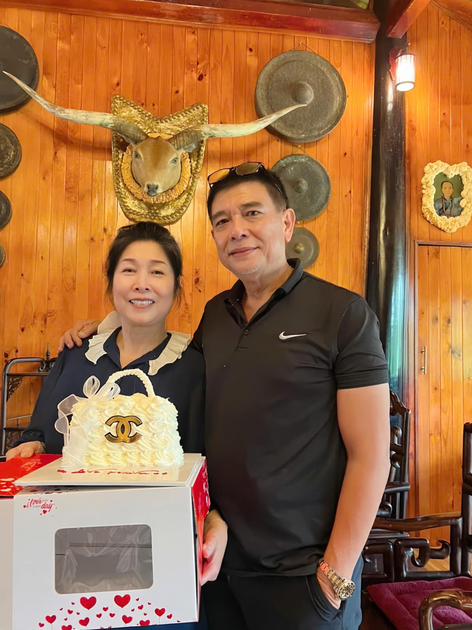 Nữ NSND tuổi ngựa cưới tài tử điện ảnh lừng lẫy, sở hữu biệt thự hoành tráng giữa trung tâm TP. Hồ Chí Minh- Ảnh 5.