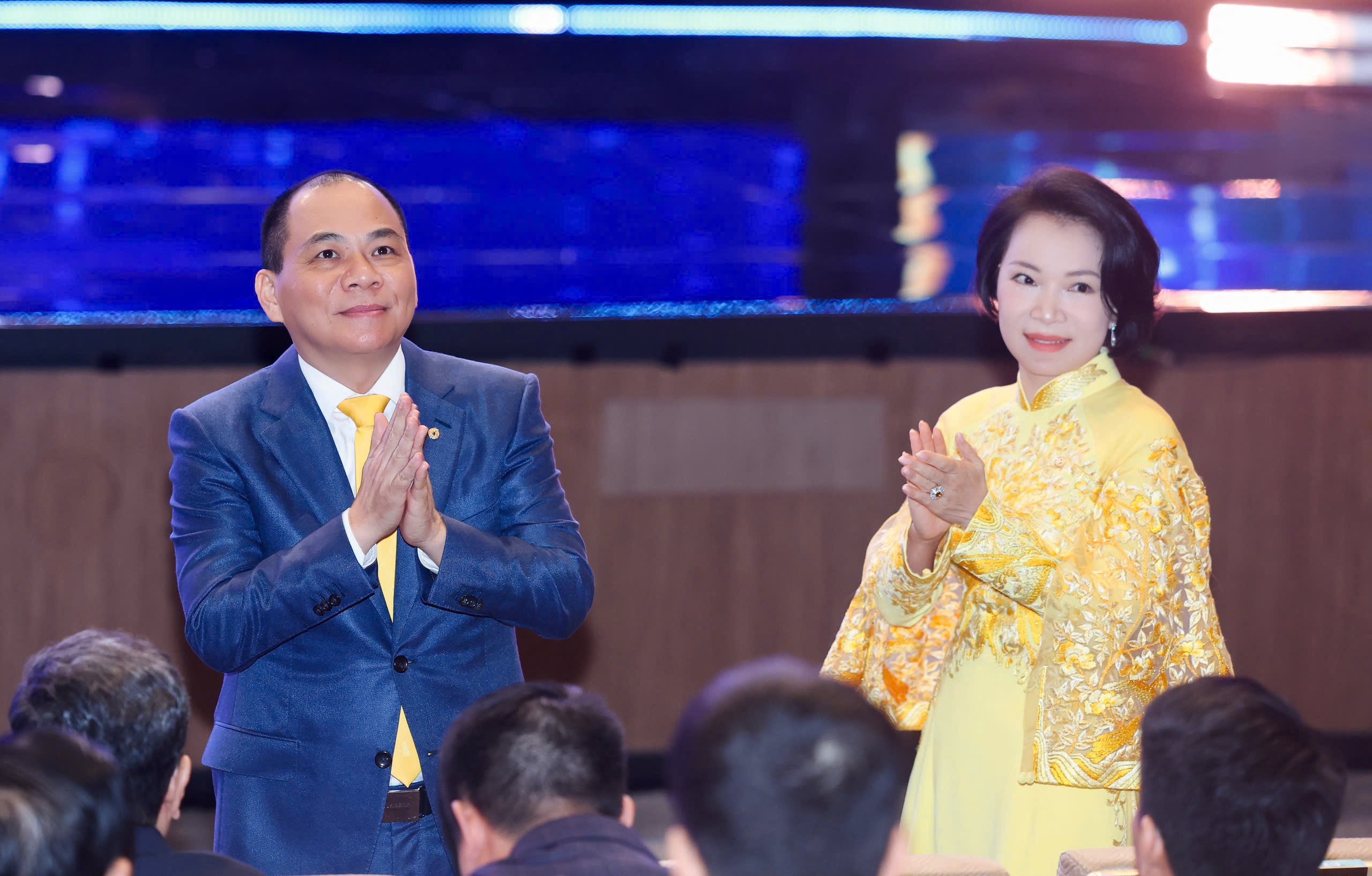 Lần đầu Việt Nam có 8 tỉ phú USD, tài sản ông Phạm Nhật Vượngđạt kỷ lục- Ảnh 2.