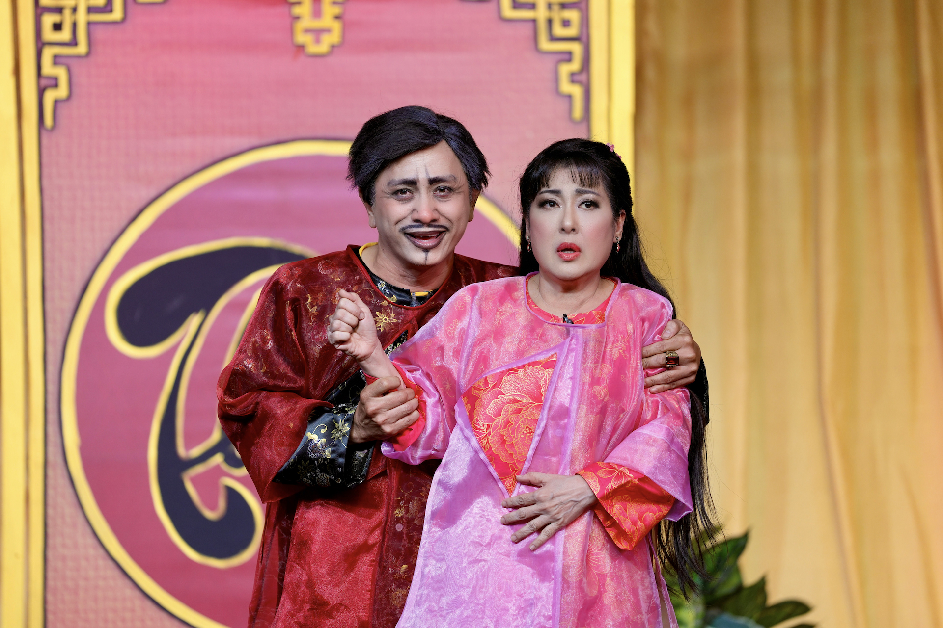 Nghệ sĩ Đình Toàn tất bật diễn tết, tuổi 50 không áp lực lập gia đình 2 Nghệ sĩ Đình Toàn tất bật diễn tết, tuổi 50 không áp lực lập gia đình - Ảnh 2.