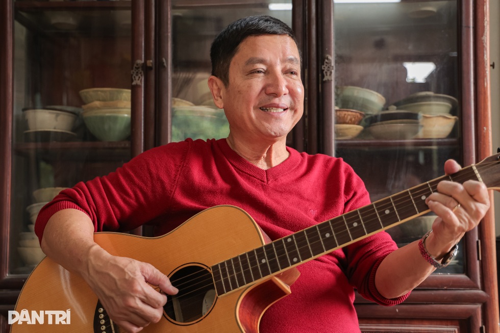 NSƯT Chí Trung tuổi 65 và Tết ấm áp bên bạn gái Á hậu kém 18 tuổi - 3