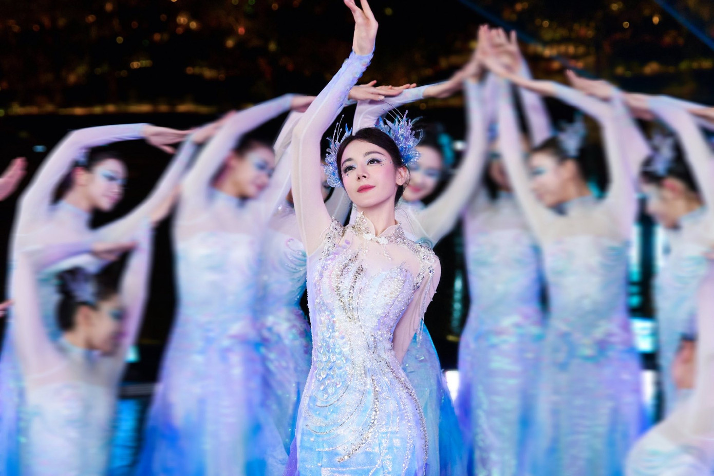 Mỹ nhân gây sốt đài quốc gia: Đẹp như tiên cá tái sinh, một điệu múa cả triệu người tranh luận- Ảnh 3.