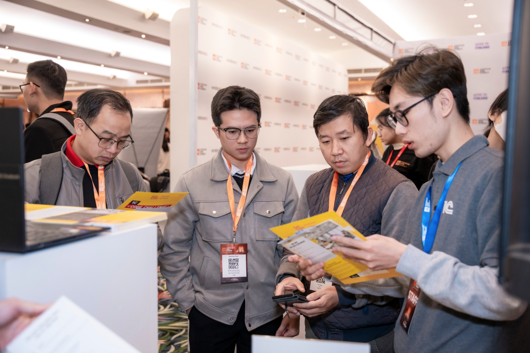 Nhìn lại một năm thăng trầm thị trường việc làm - Ảnh 2.