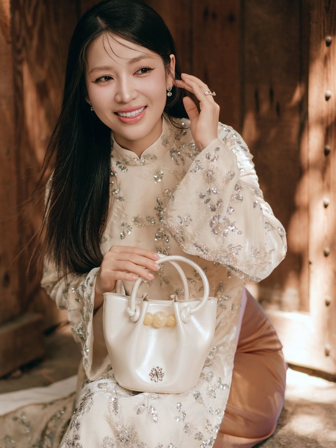 Túi xách nhỏ xinh nâng tầm bản phối áo dài du xuân 2026- Ảnh 2.