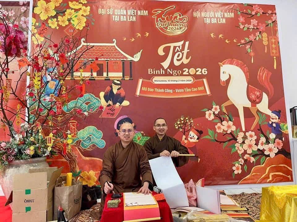 Mang Tết theo hành trình xa xứ - Ảnh 7.