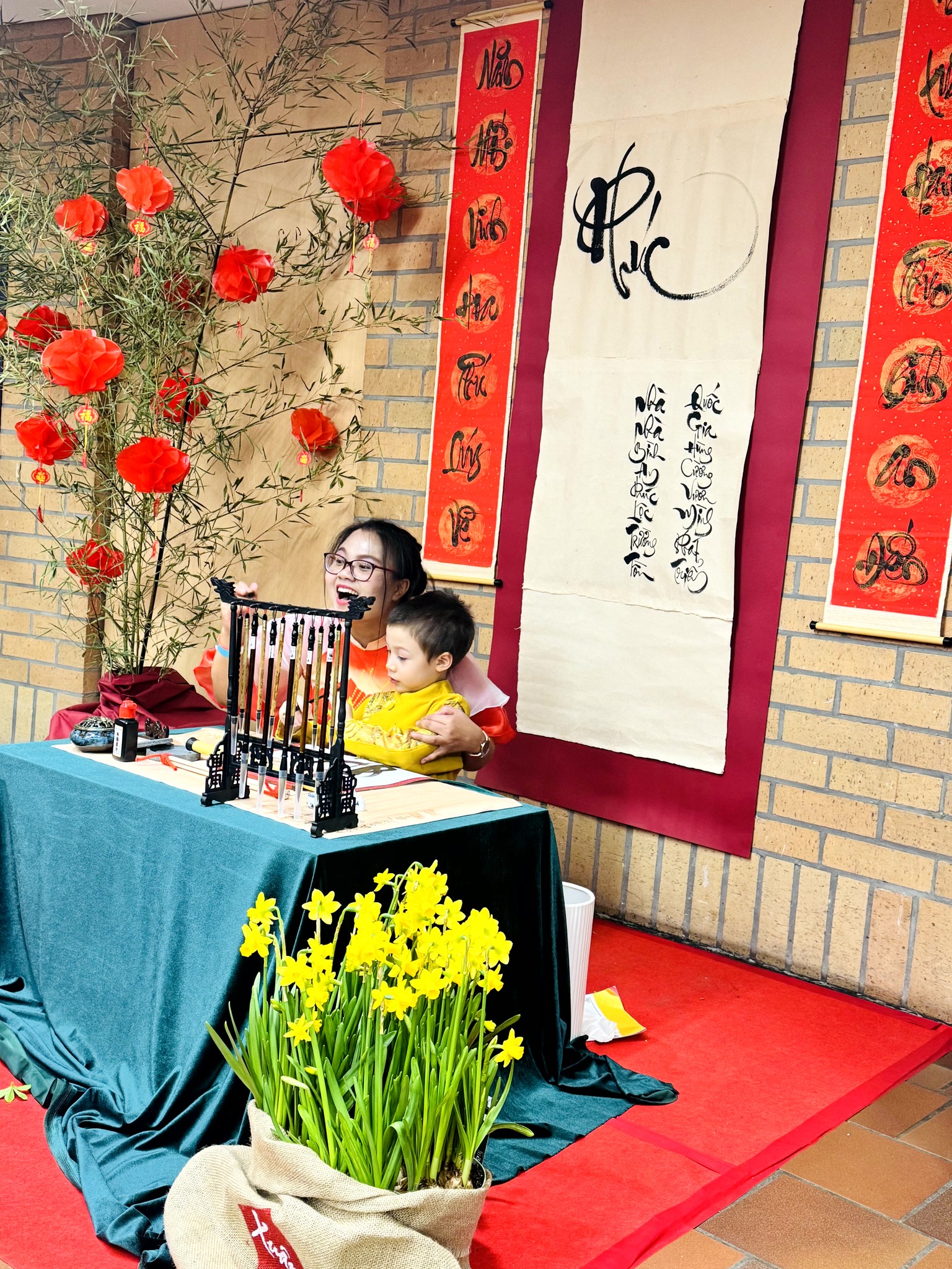 Mang Tết theo hành trình xa xứ - Ảnh 11.