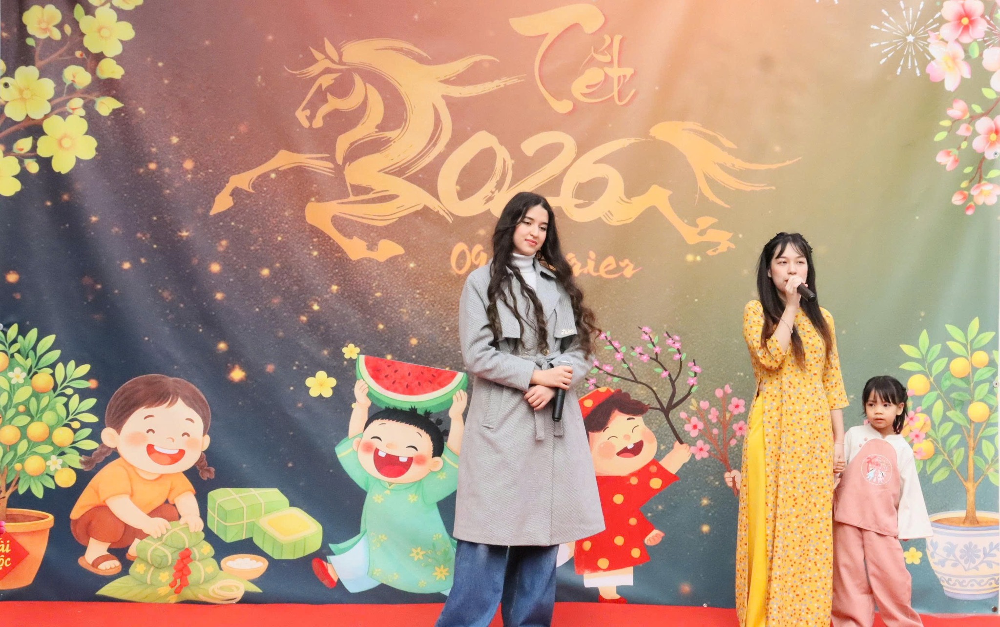 Mang Tết theo hành trình xa xứ - Ảnh 13.