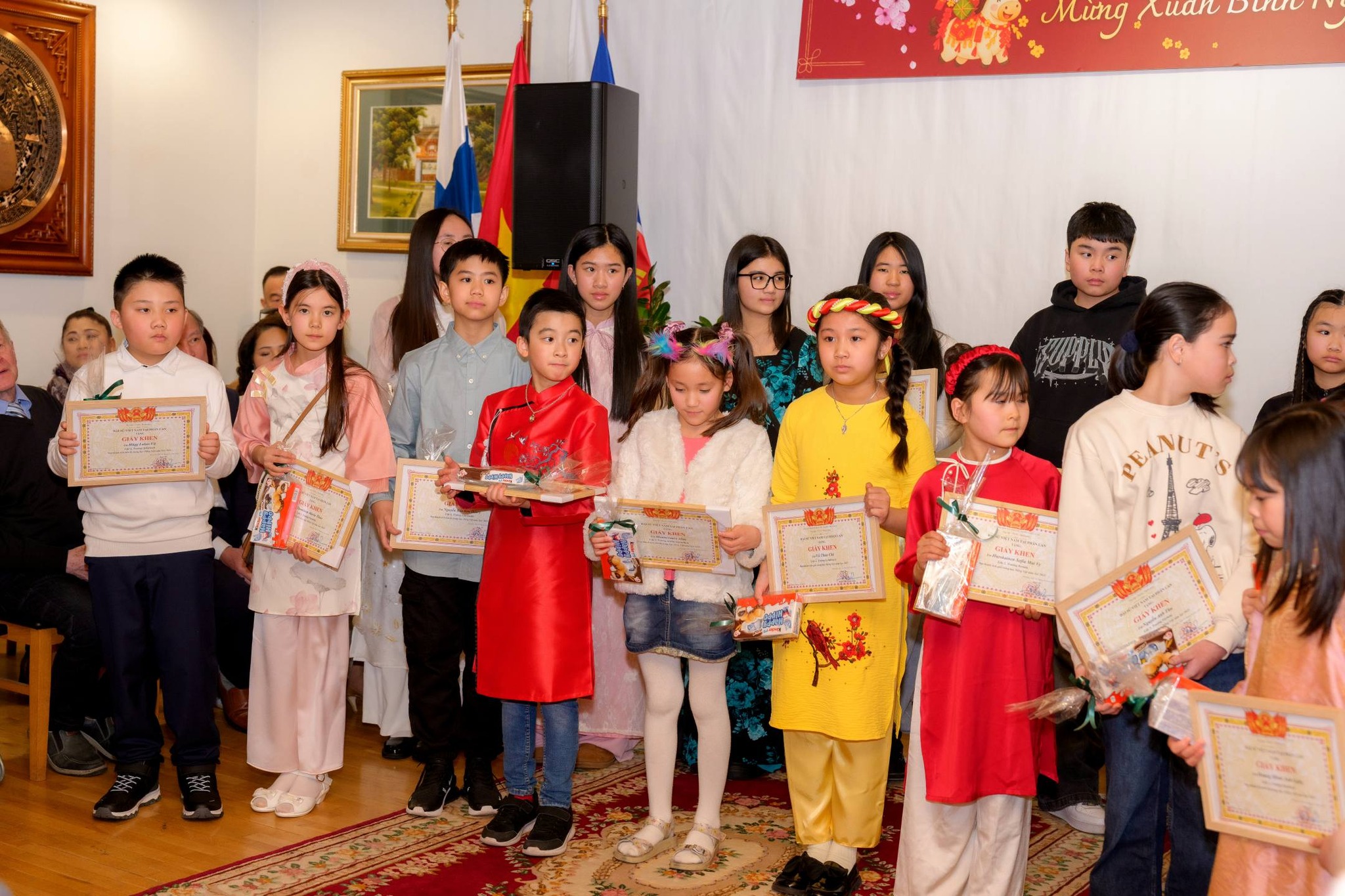 Mang Tết theo hành trình xa xứ - Ảnh 18.