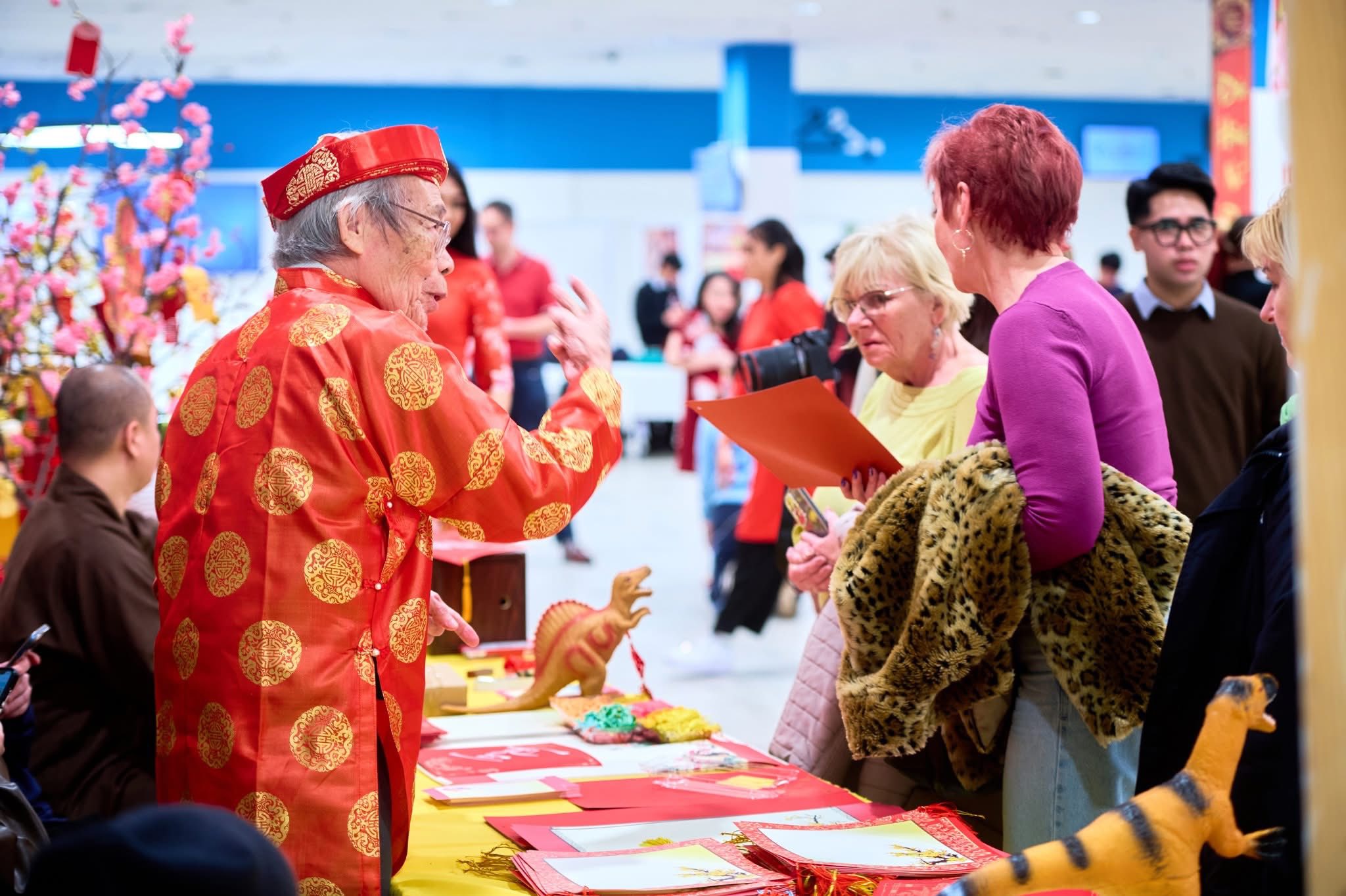 Mang Tết theo hành trình xa xứ - Ảnh 22.