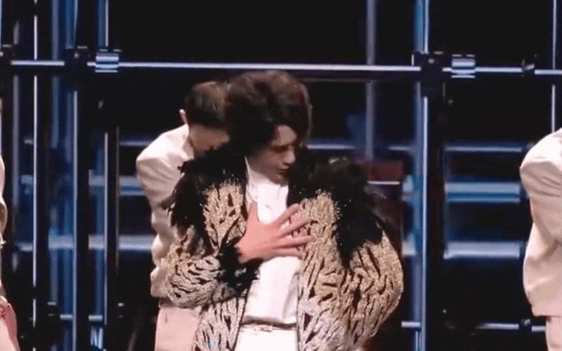 Bạch nguyệt quang xứ tỷ dân: Chỉ nhảy nửa bài cũng càn quét hot search với 800 triệu lượt đọc, 100 triệu lượt xem sau vài giờ- Ảnh 3.