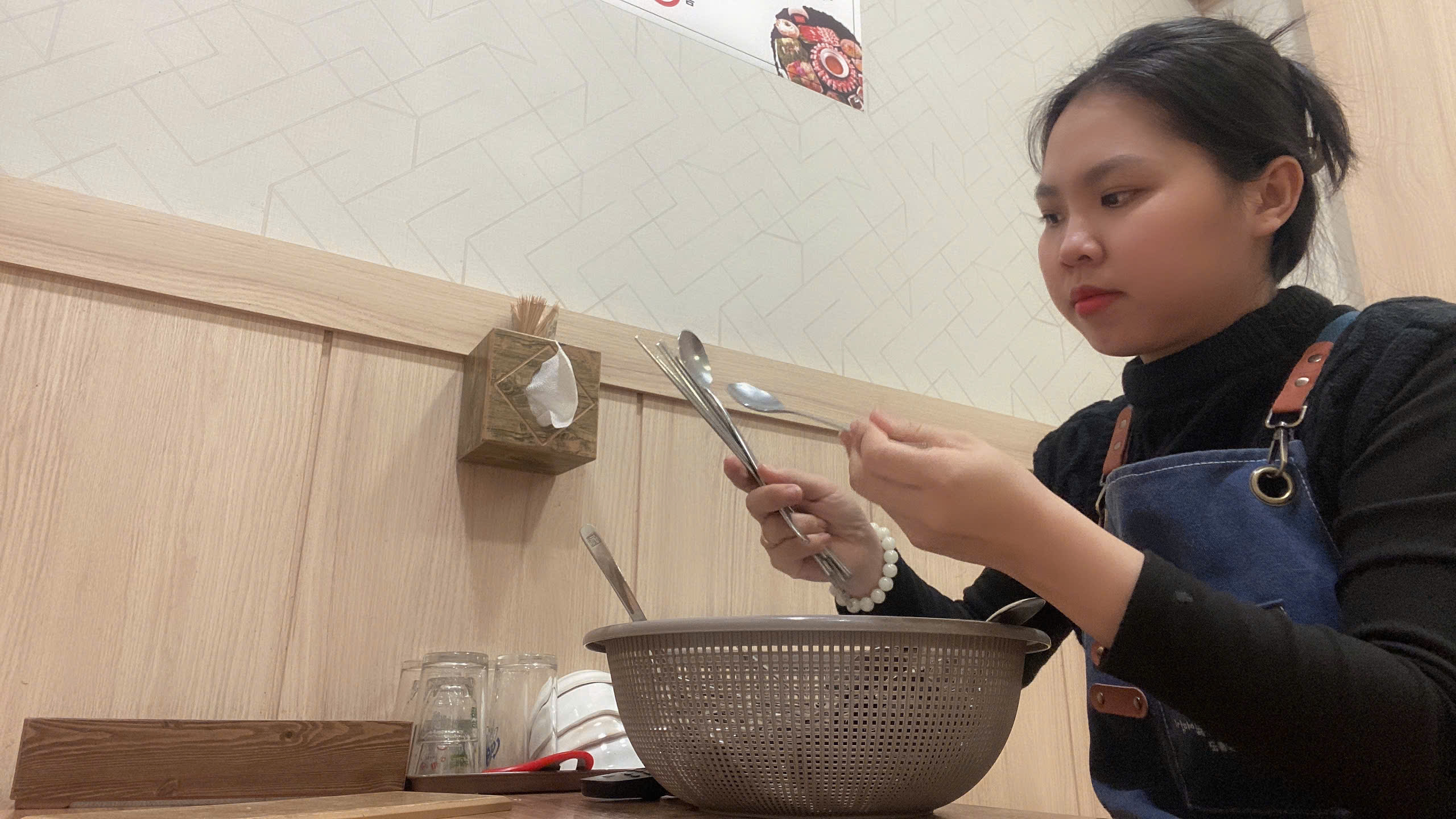 Tết xa quê vẫn ấm áp: Khi người xa xứ tự giữ lửa mùa xuân - Ảnh 2.