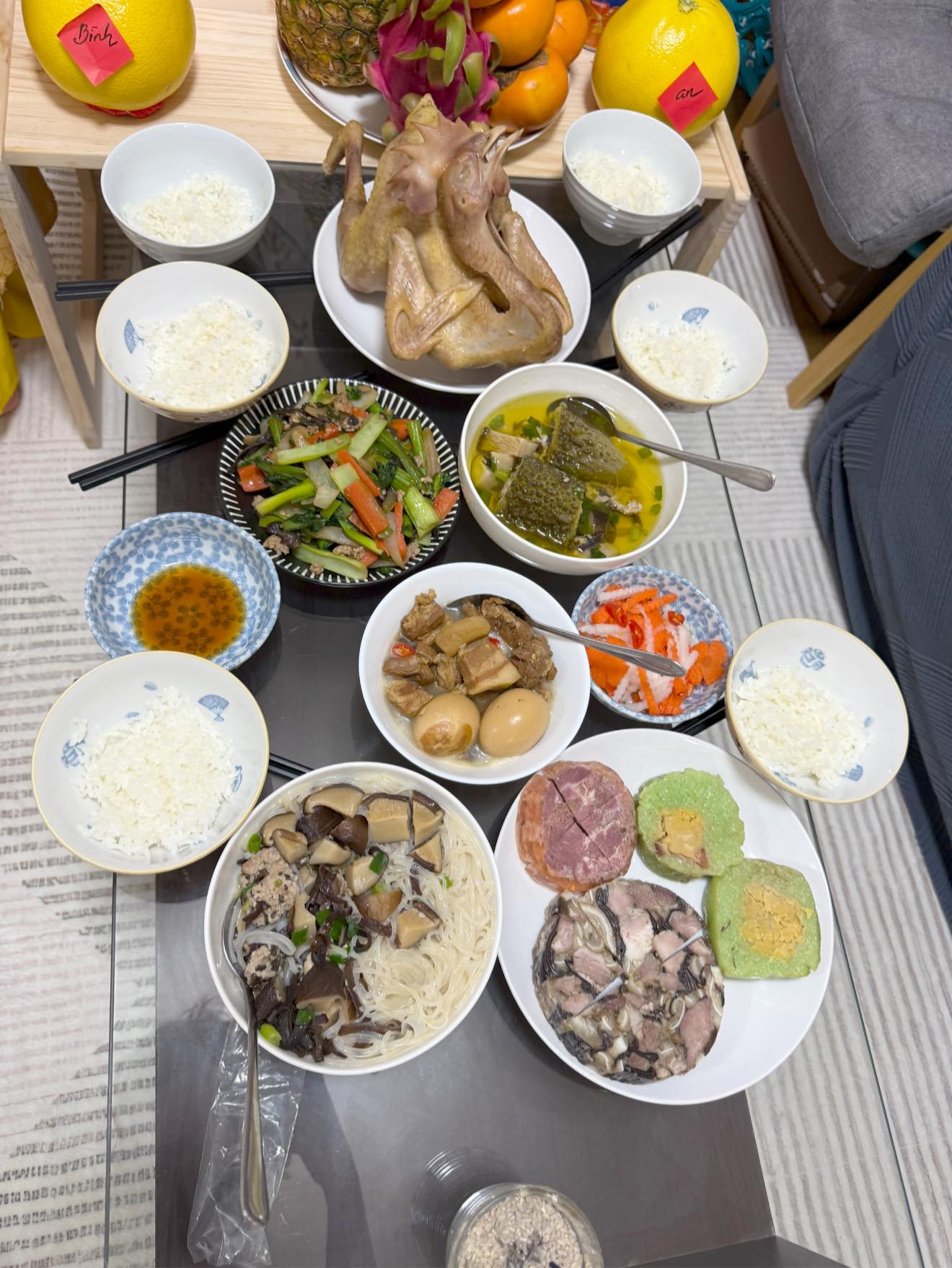 Tết xa quê vẫn ấm áp: Khi người xa xứ tự giữ lửa mùa xuân - Ảnh 8.