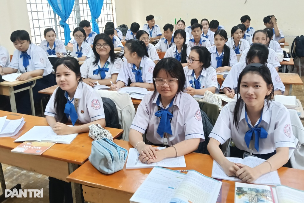 Trường học không điện thoại” ở địa đầu Tổ quốc - 3