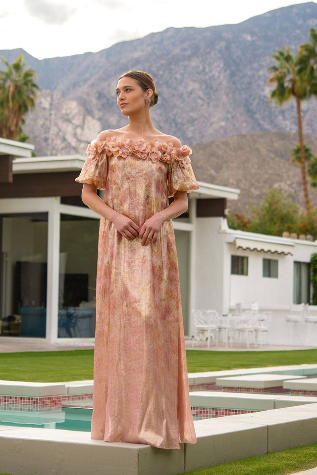 Trang phục đẹp để chụp hình lại thoải mái ăn đủ '5 bữa' ngày tết- Ảnh 3.