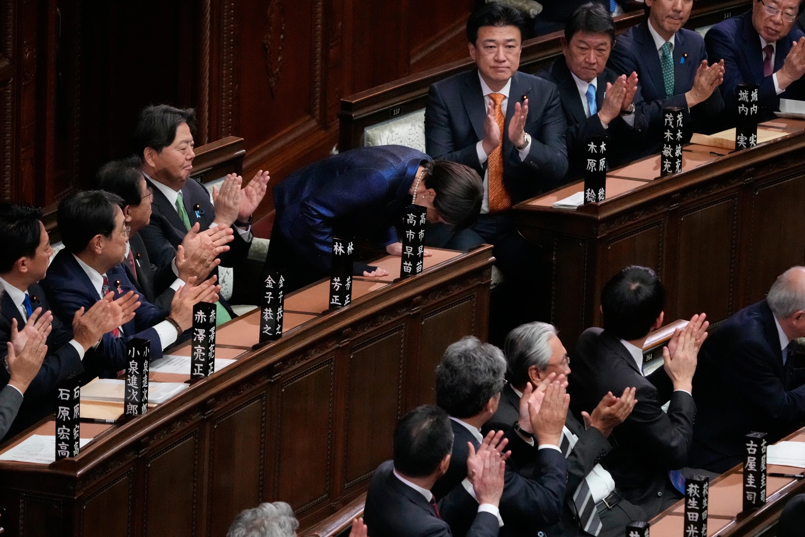 Thủ tướng Nhật Bản Takaichi Sanae tái đắc cử sau kỳ bầu cử lịch sử 2 takaichi - Ảnh 3.