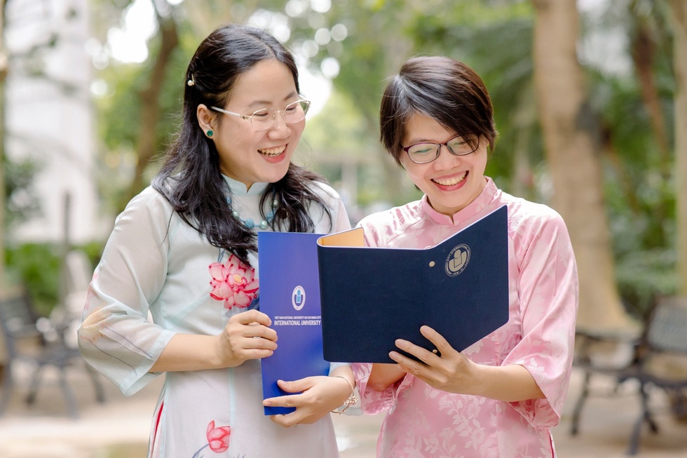 Nữ tiến sĩ “đi đến đâu rinh giải tới đó” - 2