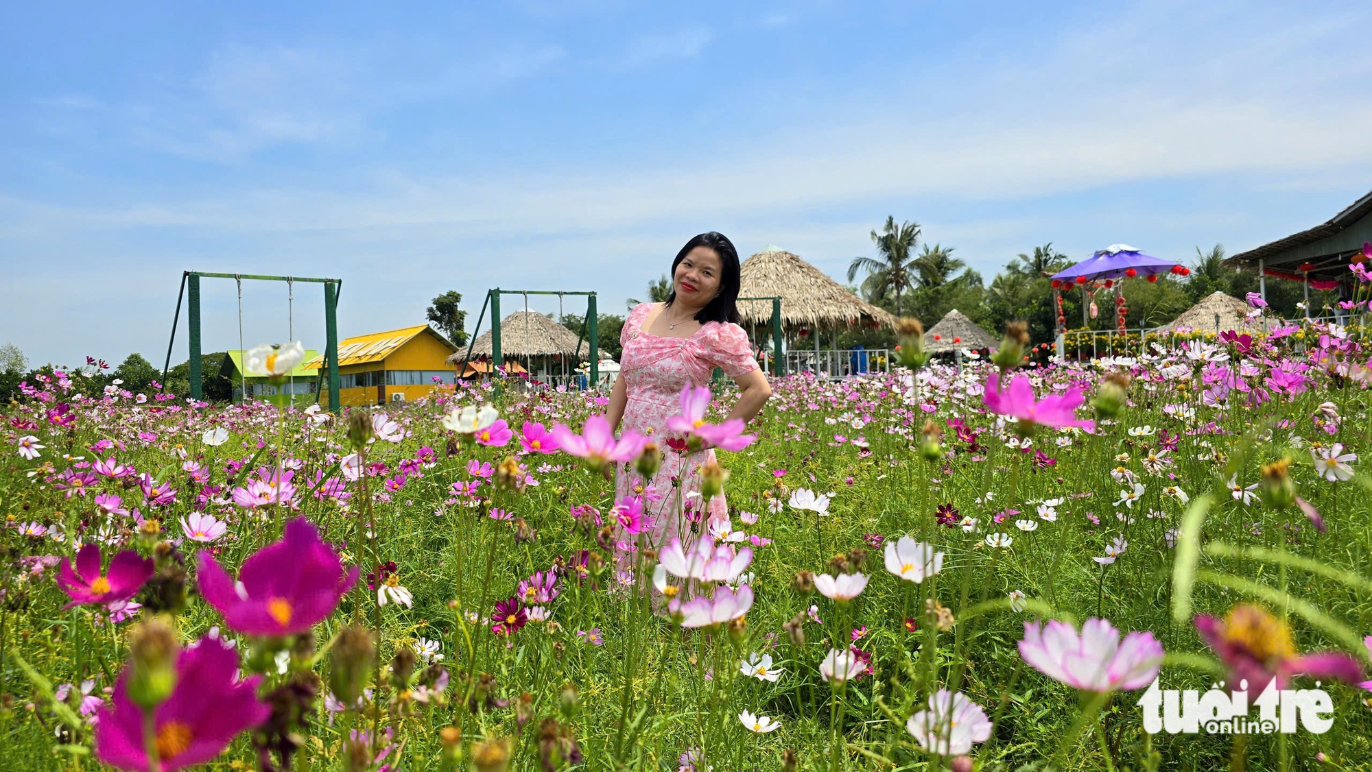 Hàng chục ngàn lượt khách đổ về 'nóc nhà miền Tây' mùng 2 Tết 9 Hàng chục ngàn lượt khách đổ về 'nóc nhà miền Tây' mùng 2 Tết - Ảnh 9.