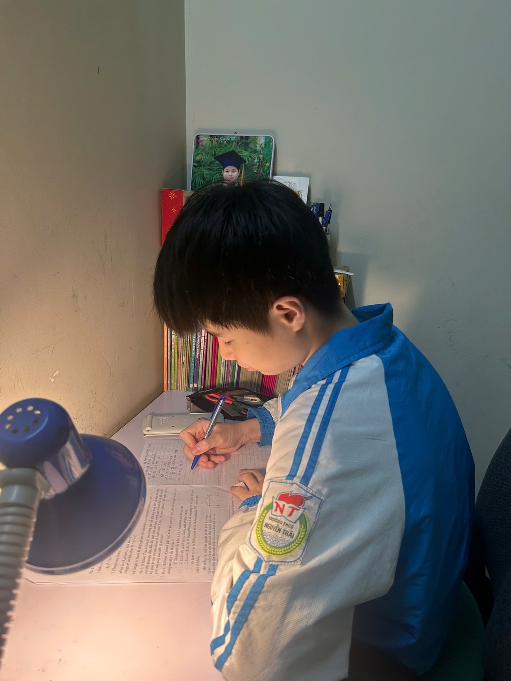 Học sinh cuối cấp ăn Tết cùng sách vở trước thay đổi tuyển sinh - 2