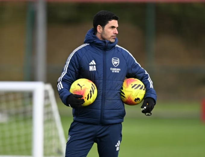 HLV Mikel Arteta trong buổi tập của Arsenal ngày 17/2. Ảnh: Arsenal FC