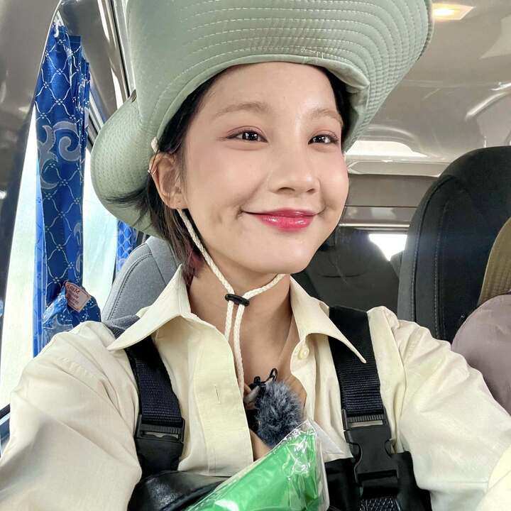 Trước khi bén duyên với diễn xuất, Ceri Thu Hà đã được biết đến với vai trò người mẫu ảnh, hot girl.