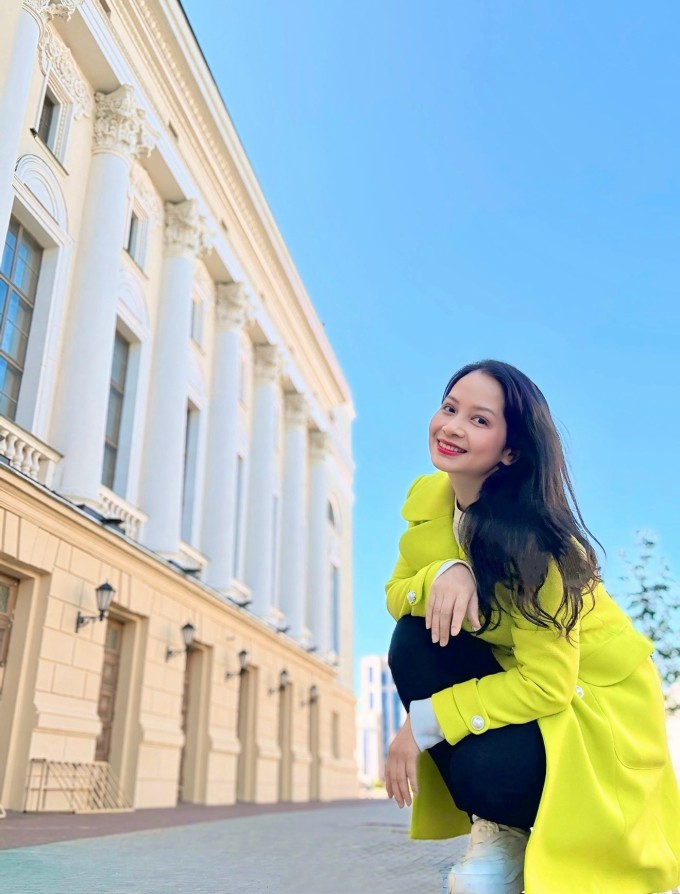 Diệu Thảo Phía trước là bầu trời được khen đẹp không tuổi 10 Khi được hỏi bí quyết trẻ lâu, Diệu Thảo nói cô luôn giữ tinh thần tích cực. Bên cạnh đó, cô chú trọng việc lựa chọn thực phẩm sạch, bổ sung vitamin từ rau củ quả và hạn chế tối đa đồ uống có gas, đồ ngọt hay dầu mỡ. Nghệ sĩ cũng chăm luyện tập, vận động nhiều nhất có thể bằng cách đi bộ, leo cầu thang.