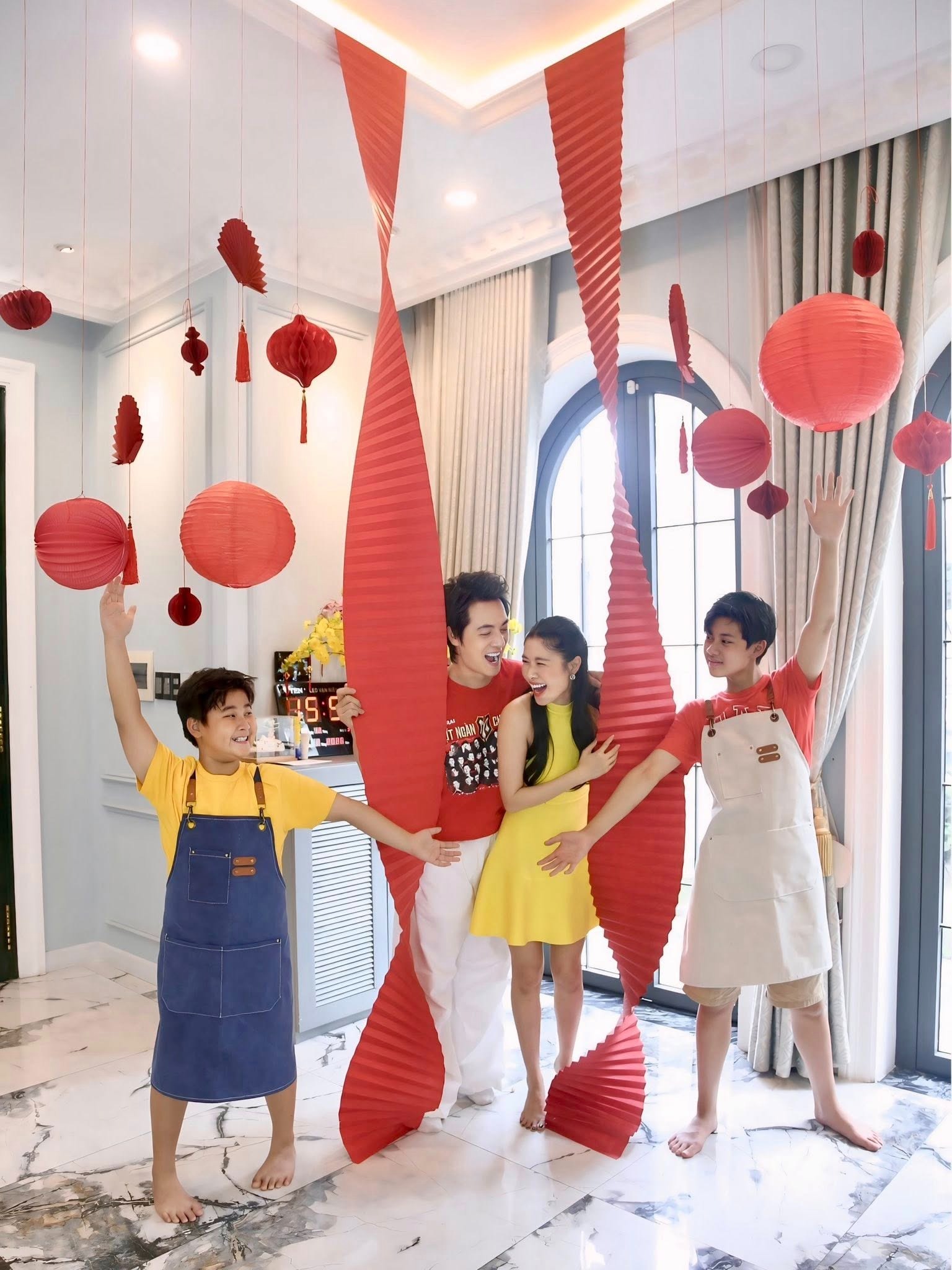 Nghệ sĩ Việt đón Tết 2026: Decor nhà đẹp như tranh, góc nào cũng có thể trở thành background Nghệ sĩ Việt đón Tết 2026: Decor nhà đẹp như tranh, góc nào cũng có thể trở thành background