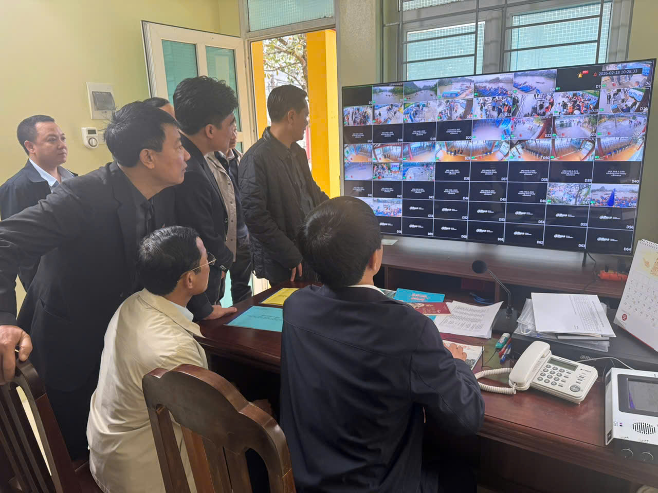 2 vạn khách du xuân, trẩy hội chùa Hương ngày mùng 2 Tết 3 2 vạn khách du xuân, trẩy hội chùa Hương ngày mùng 2 Tết - Ảnh 3.