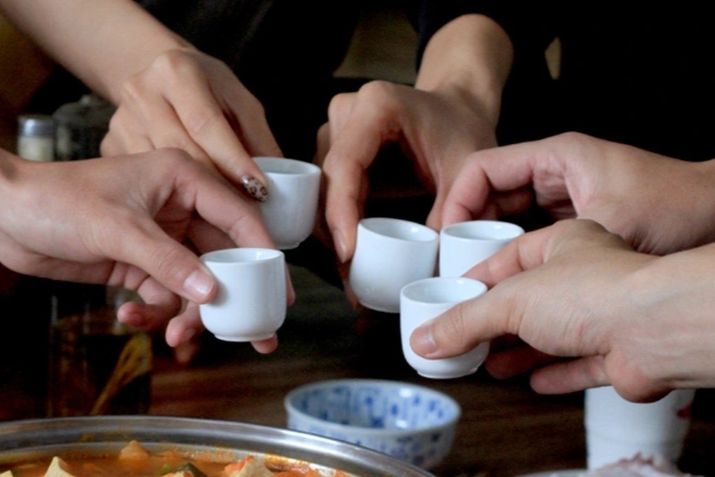 Bác sĩ Bạch Mai lưu ý cách uống rượu bia ngày Tết hạn chế “hành” đường ruột - 2