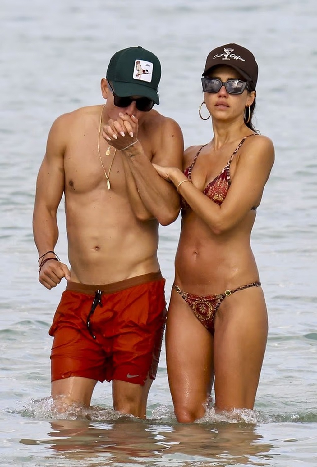 Mỹ nhân “Thiên thần bóng tối” hạnh phúc bên bạn trai kém 11 tuổi hậu ly hôn - 4