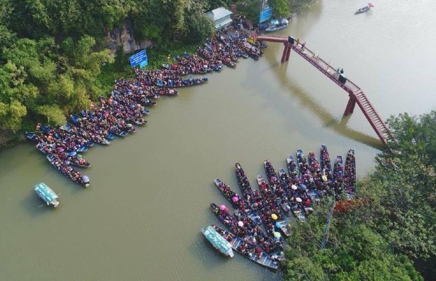 25.000 lượt du khách trẩy hội Chùa Hương trong hai ngày đầu năm mới- Ảnh 2.