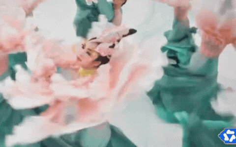 Mỹ nhân chiếm sóng show cuối năm: Đẹp như tiên nga giáng thế, ăn trọn điểm chuyên môn nhờ điệu múa trăm hoa đua nở- Ảnh 2. Mỹ nhân chiếm sóng show cuối năm: Đẹp như tiên nga giáng thế, ăn trọn điểm chuyên môn nhờ điệu múa trăm hoa đua nở- Ảnh 2.