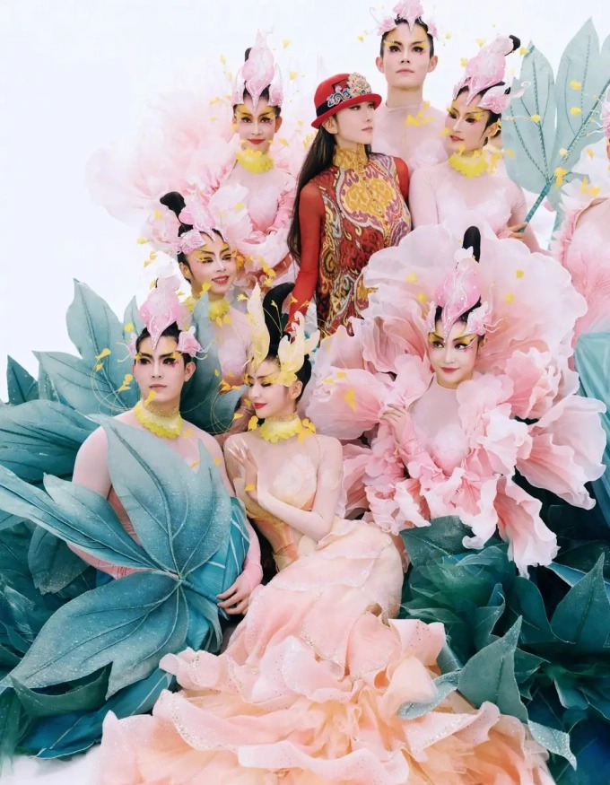 Mỹ nhân chiếm sóng show cuối năm: Đẹp như tiên nga giáng thế, ăn trọn điểm chuyên môn nhờ điệu múa trăm hoa đua nở- Ảnh 7. Mỹ nhân chiếm sóng show cuối năm: Đẹp như tiên nga giáng thế, ăn trọn điểm chuyên môn nhờ điệu múa trăm hoa đua nở- Ảnh 7.