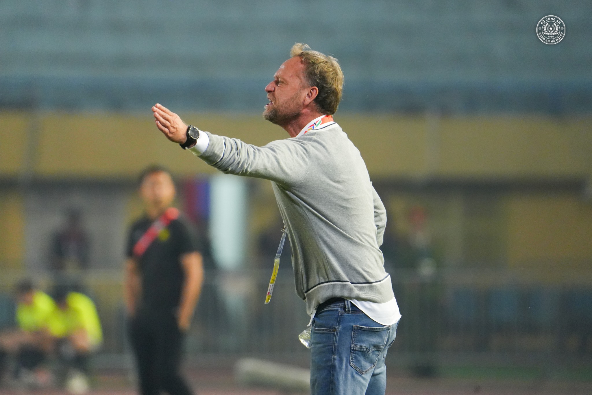 CLB CAHN bị loại khỏi giải châu Á, HLV Polking thất vọng: 'Bóng đá nghiệt ngã, bài học thật đau đớn’- Ảnh 2. CLB CAHN bị loại khỏi giải châu Á, HLV Polking thất vọng: 'Bóng đá nghiệt ngã, bài học thật đau đớn’- Ảnh 2.
