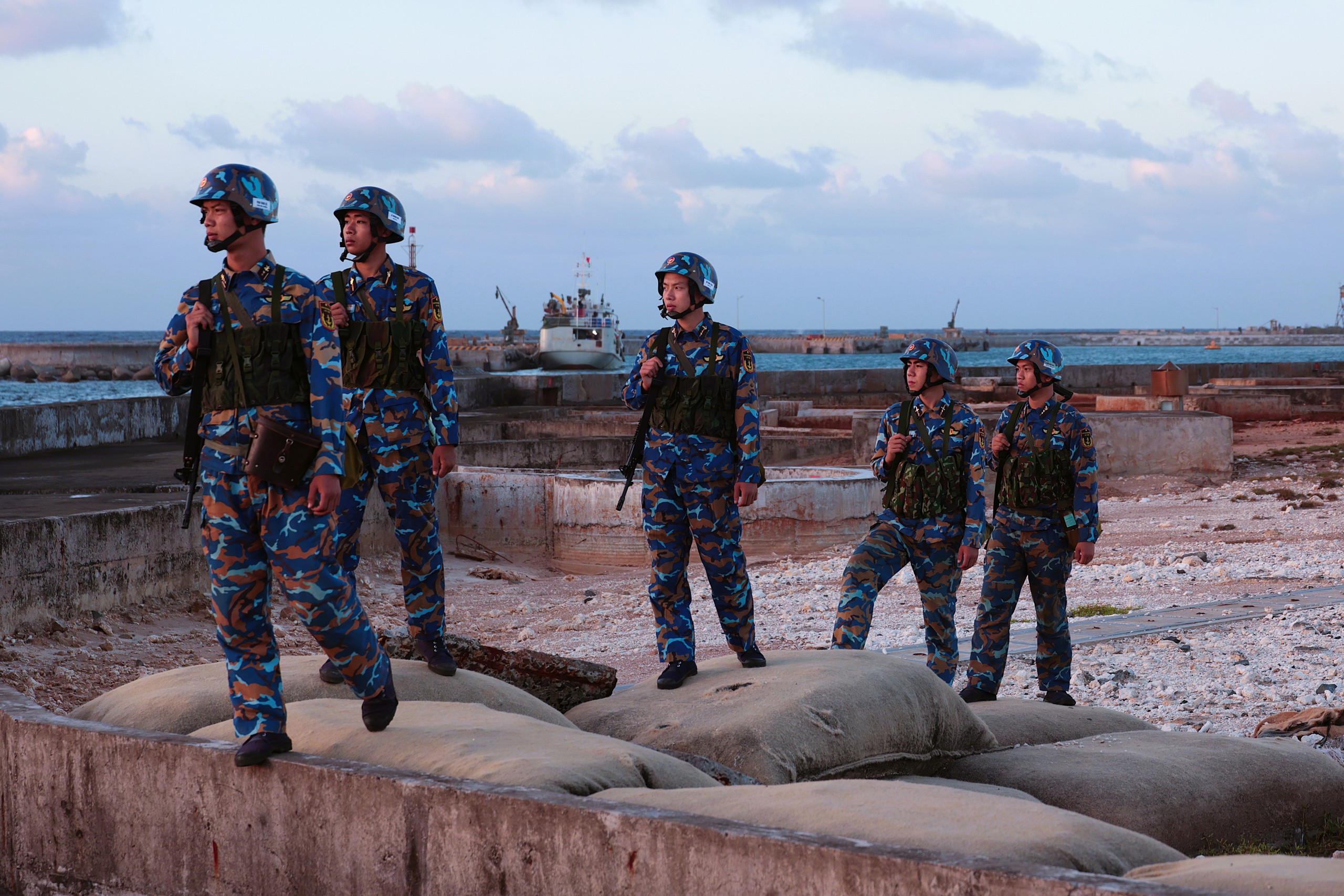 Tết ở Trường Sa - Kỳ 8: Vui xuân không quên nhiệm vụ- Ảnh 4.