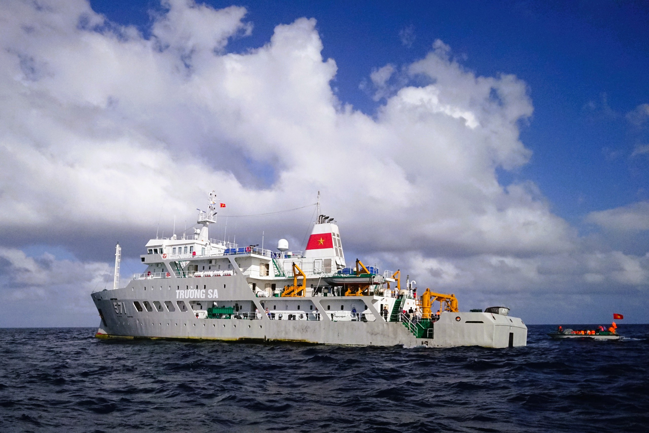 Tết ở Trường Sa - Kỳ 8: Vui xuân không quên nhiệm vụ- Ảnh 8.