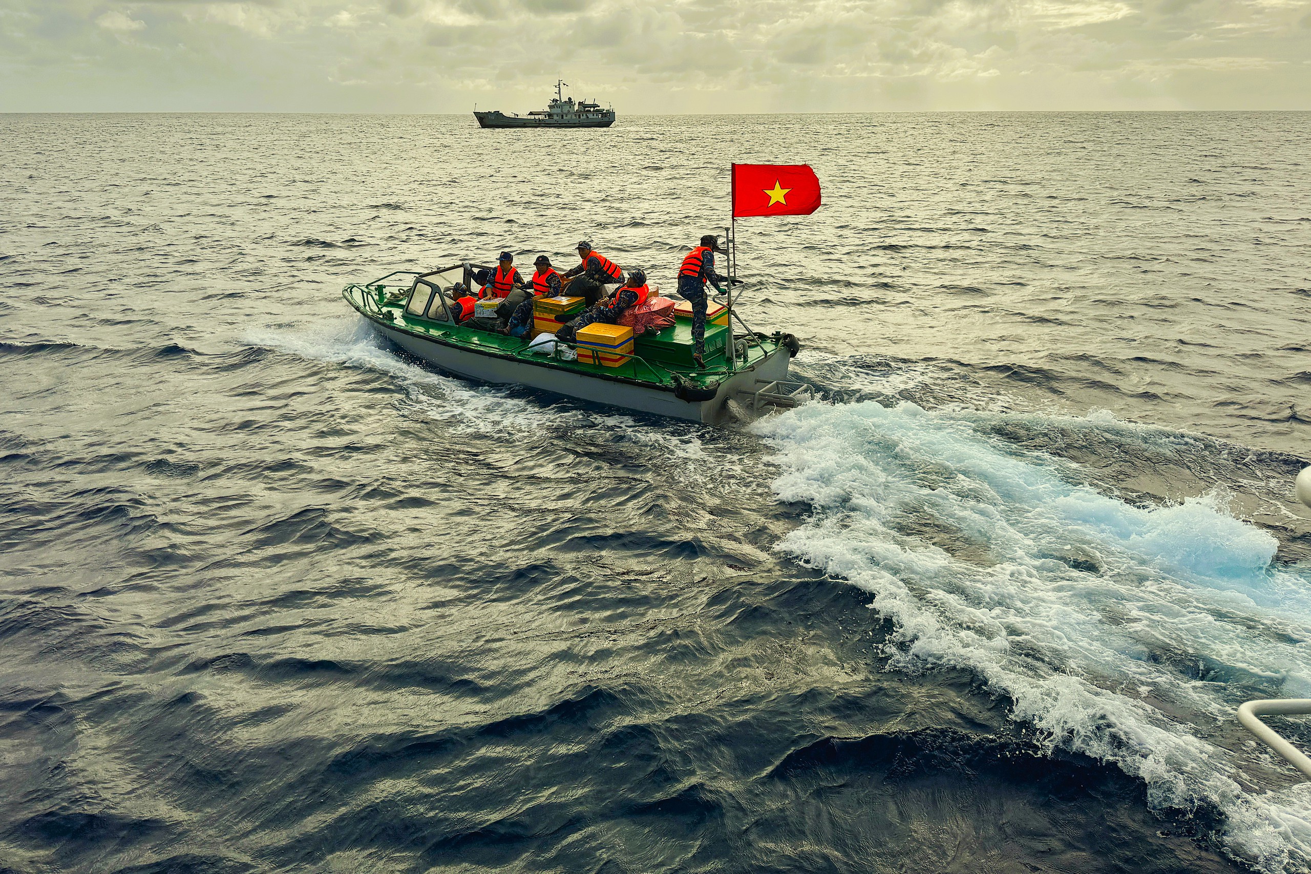 Tết ở Trường Sa - Kỳ 8: Vui xuân không quên nhiệm vụ- Ảnh 9.