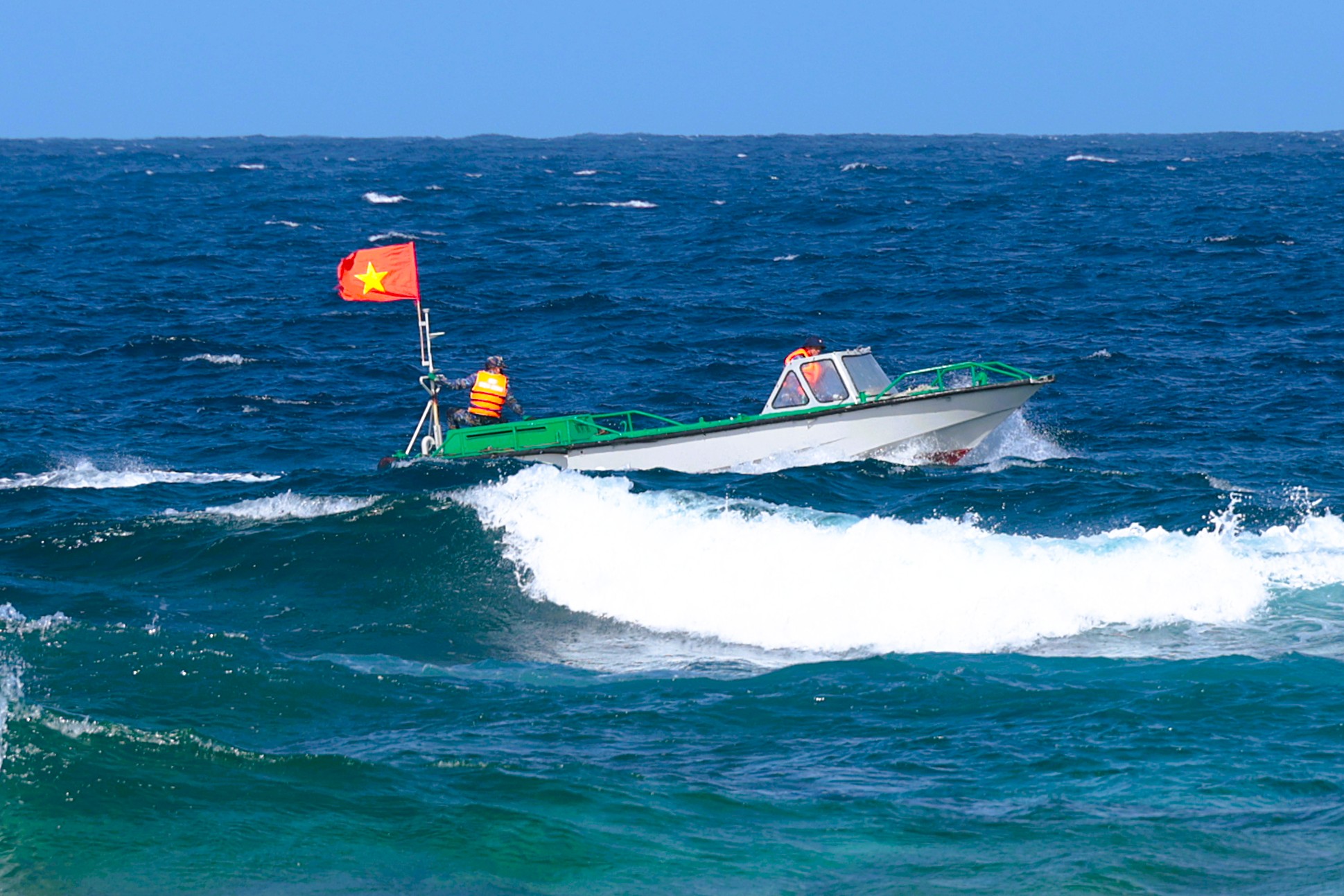 Tết ở Trường Sa - Kỳ 8: Vui xuân không quên nhiệm vụ- Ảnh 10.