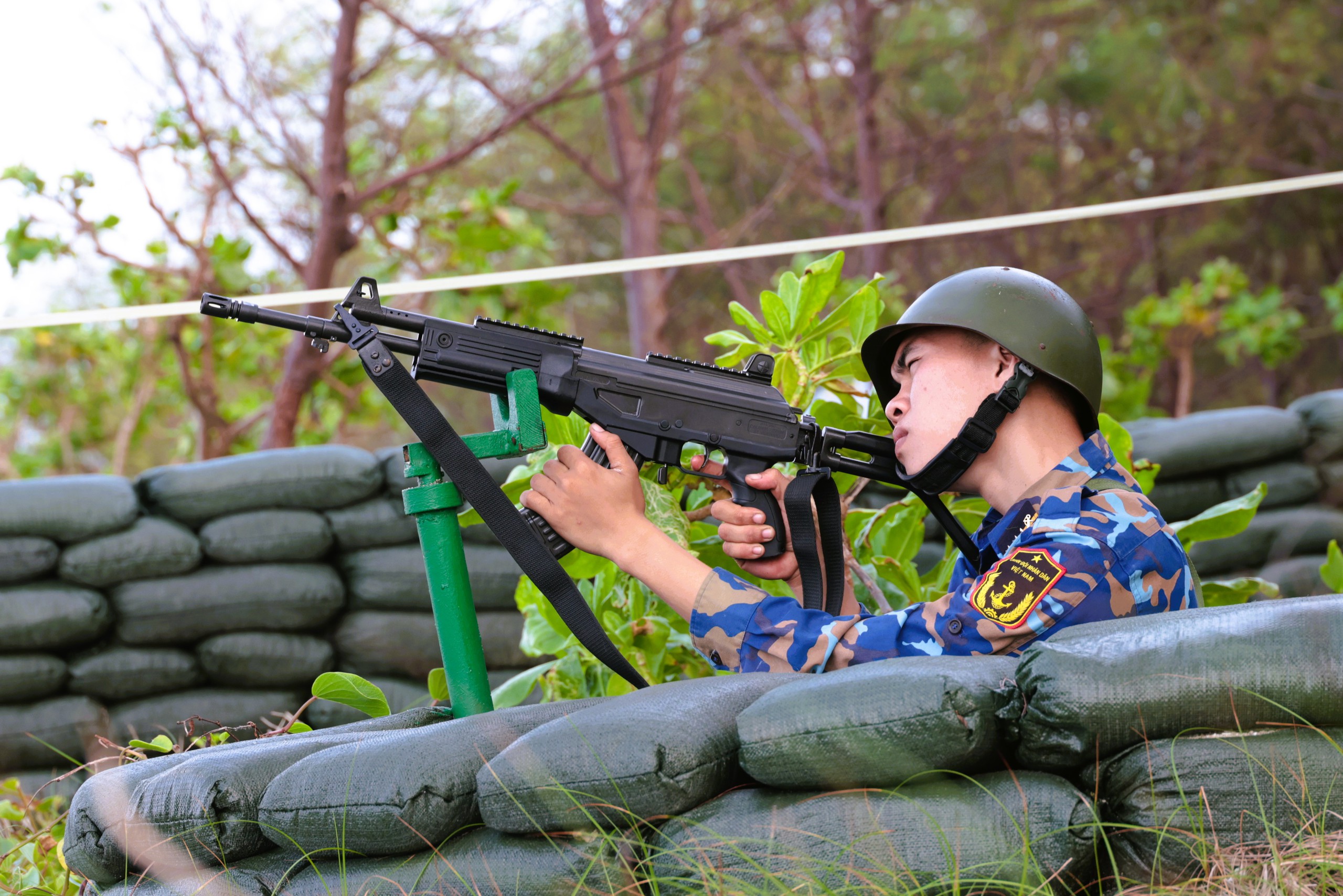 Tết ở Trường Sa - Kỳ 8: Vui xuân không quên nhiệm vụ- Ảnh 18.