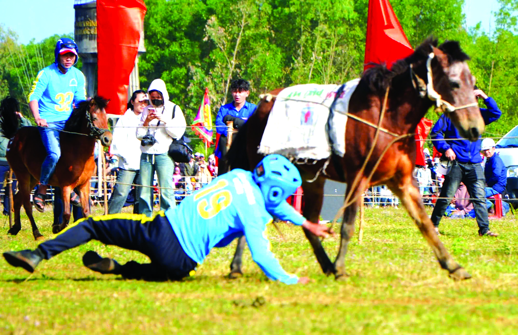 Cười ngất Với hội đua ngựa thồ - Ảnh 2.
