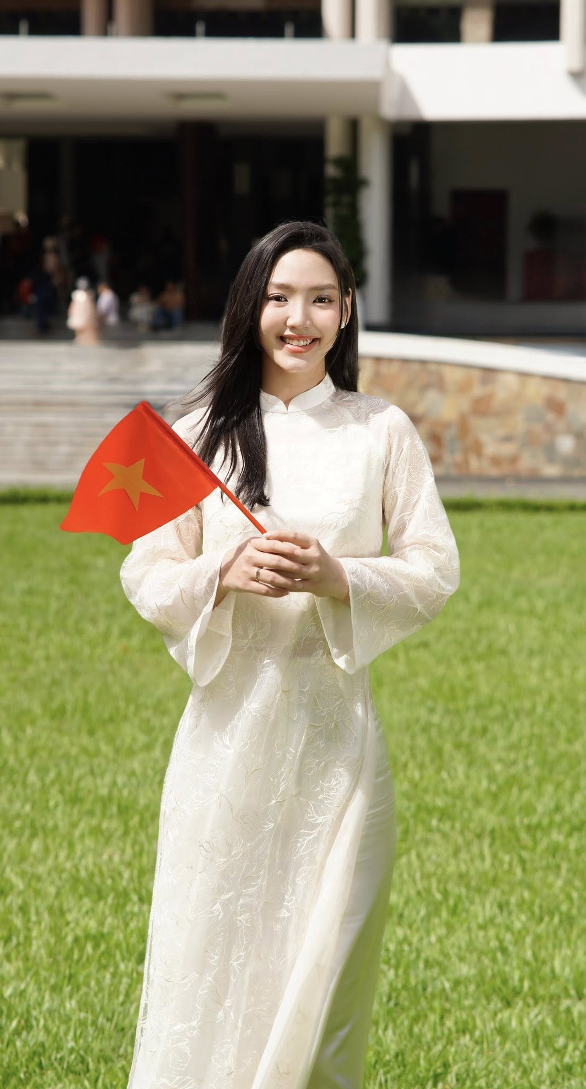 Nhan sắc nữ chính 18 tuổi từng gây tranh cãi khi đóng phim Tết Trường Giang - 5