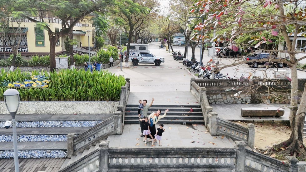 Gia đình ở TPHCM sắm “nhà di động” 1,5 tỷ đồng, xuyên Việt 1 tháng đón Tết - 2