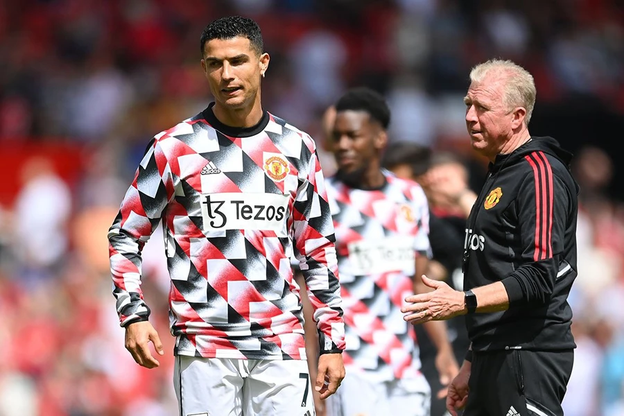 Steve McClaren (phải) đã cảnh báo Ronaldo rằng Ten Hag sẽ không cho anh thi đấu. ẢNH: Michael Regan cristiano-ronaldo.jpg