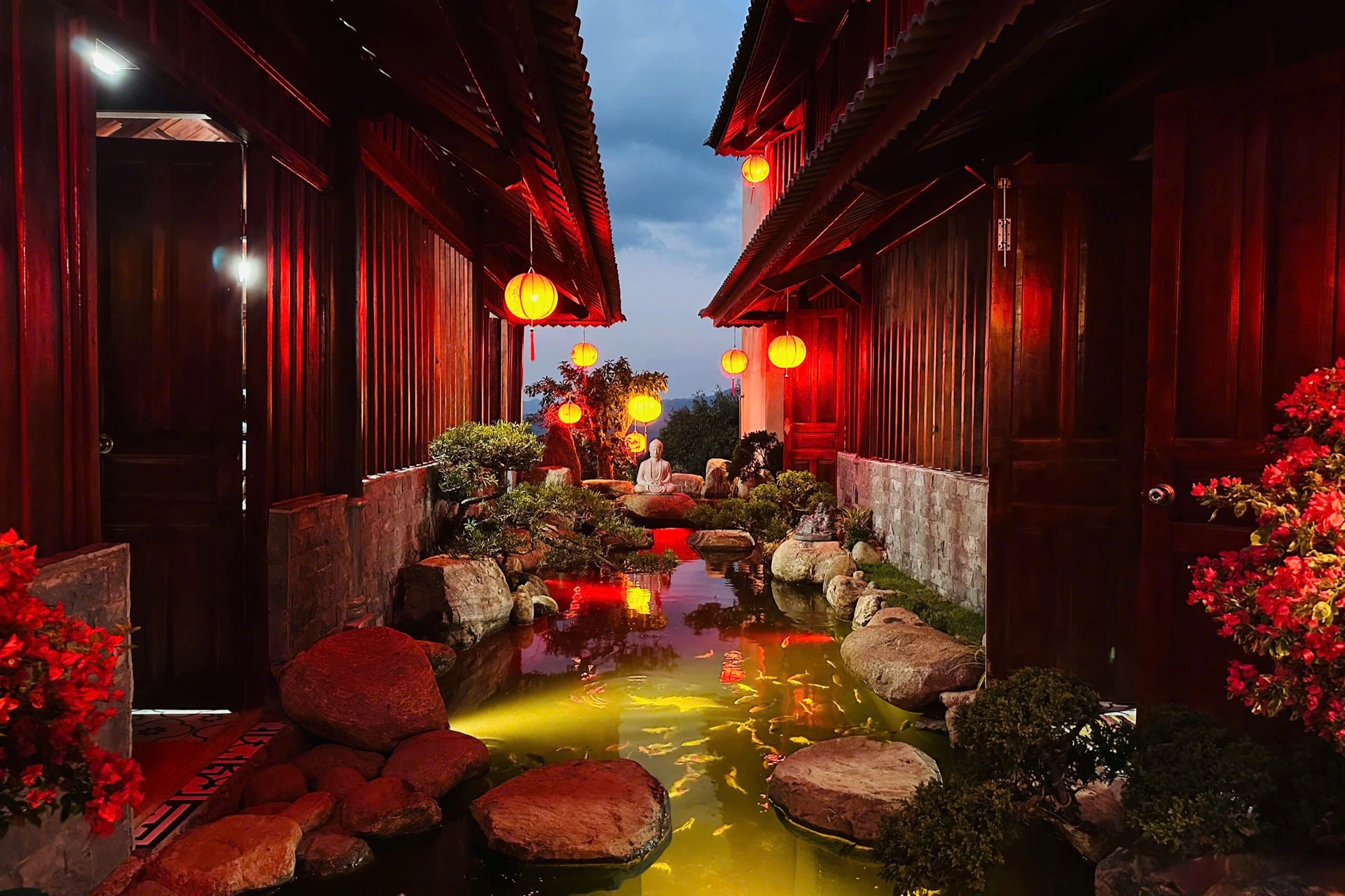 Biệt phủ 10.000m2 của Hoàng Mập: Kỳ công mang đào từ Hà Nội, cho ở miễn phí - 7