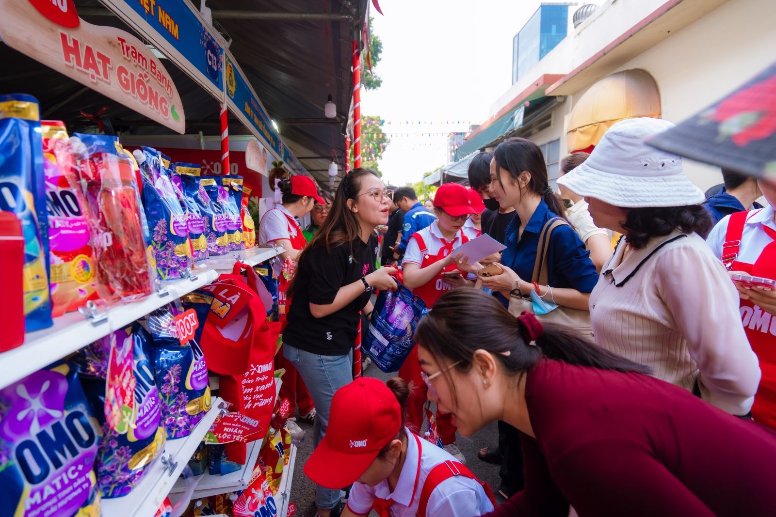 Tất cả đoàn viên, người lao động đều có Tết 3 Tất cả đoàn viên, người lao động đều có Tết - Ảnh 3.