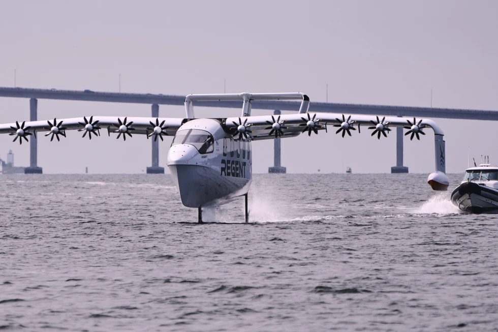 Phà chở khách có cánh lướt trên bờ biển Mỹ, nhắm cả mục đích quân sự 6 Phà chở khách có cánh - Ảnh 6.