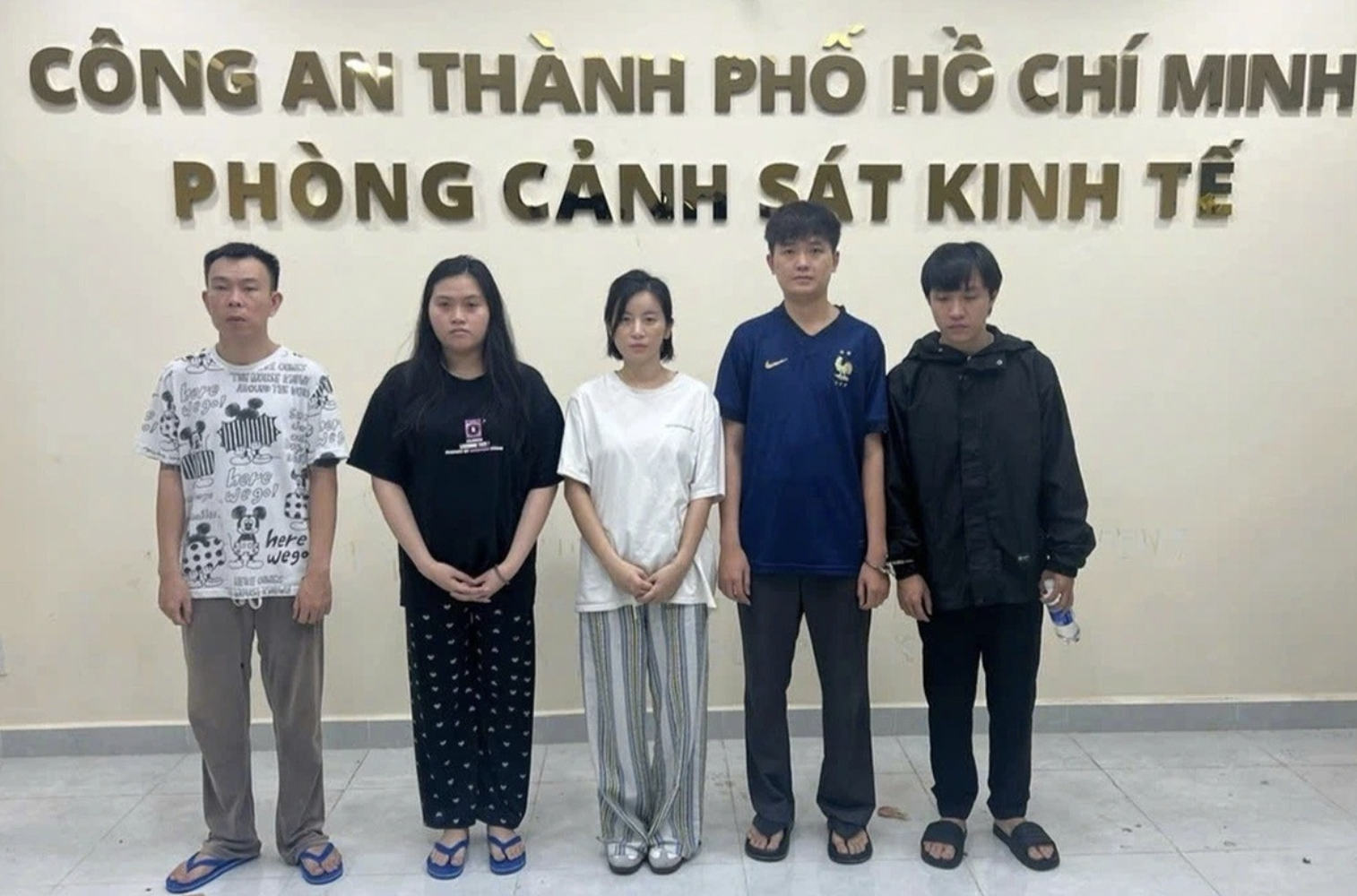 Một năm nhiều người nổi tiếng bị bắt - Ảnh 4.