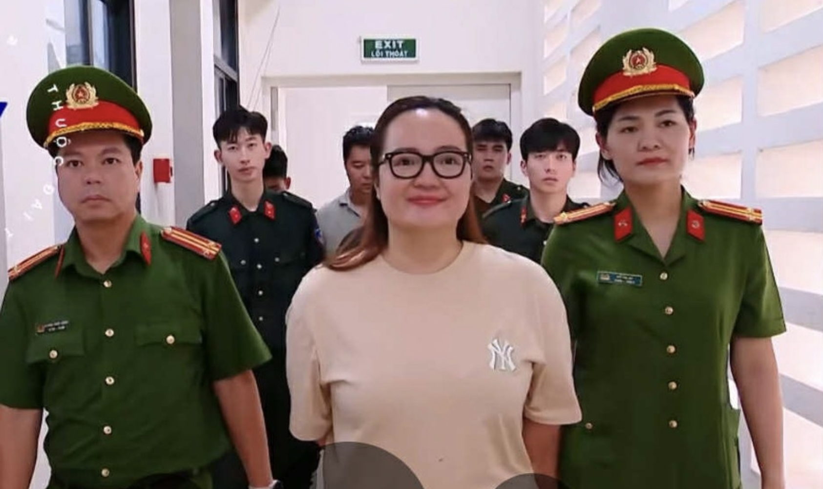 Một năm nhiều người nổi tiếng bị bắt - Ảnh 5.