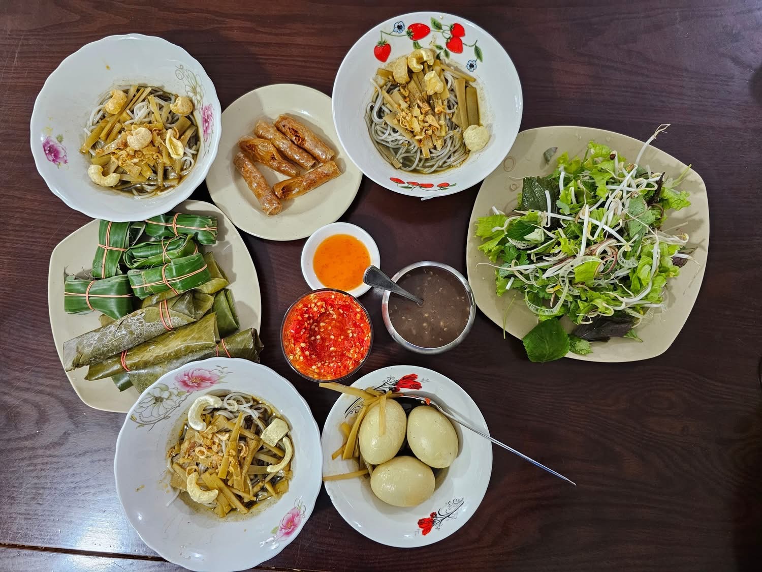 Bún mắm cua thối Gia Lai – hương vị “khó quên” giữa phố núi Pleiku 2 Bún mắm cua thối Gia Lai – hương vị “khó quên” giữa phố núi Pleiku - Ảnh 2.